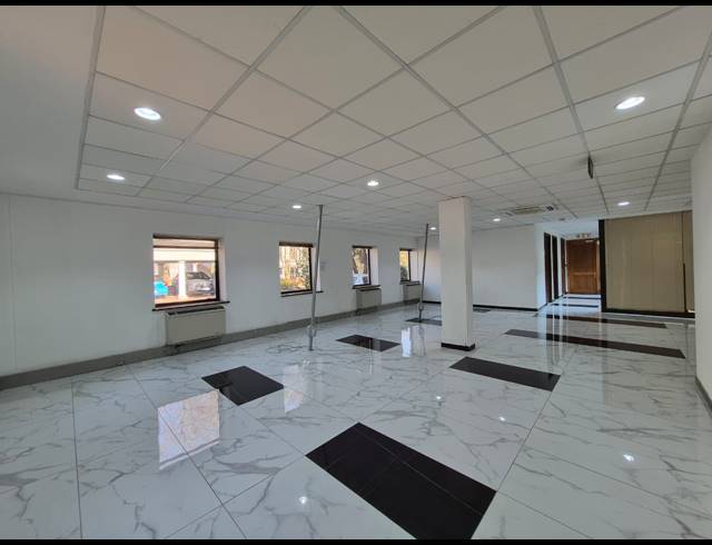 100M² OFFICE TO LET IN HYDE PARK